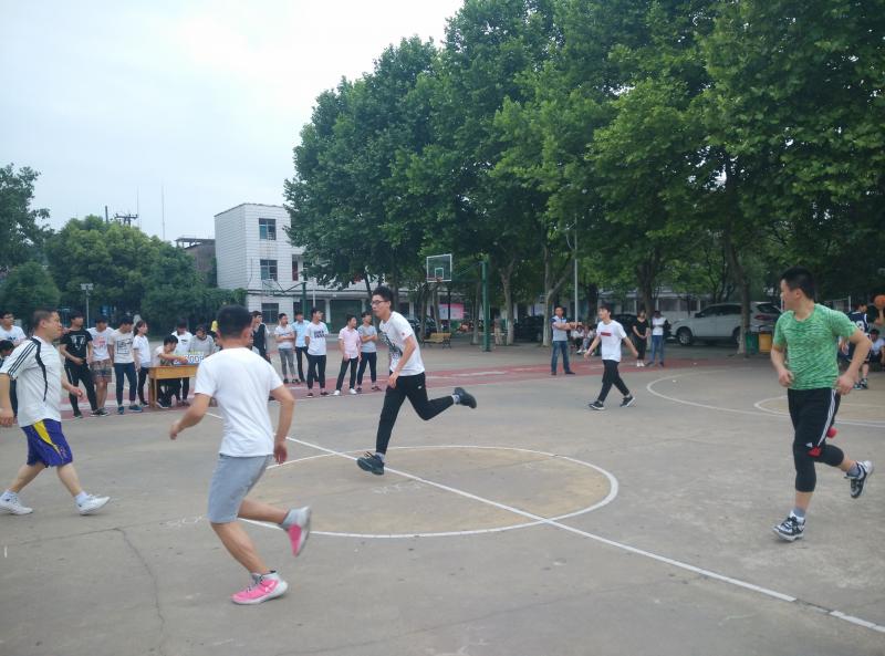 湖北省工业建筑学校篮球比赛圆满结束(图1)