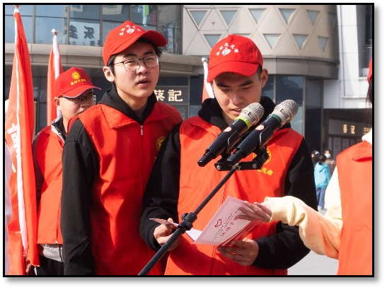 湖北省工业建筑学校团员学雷锋活动(图2)