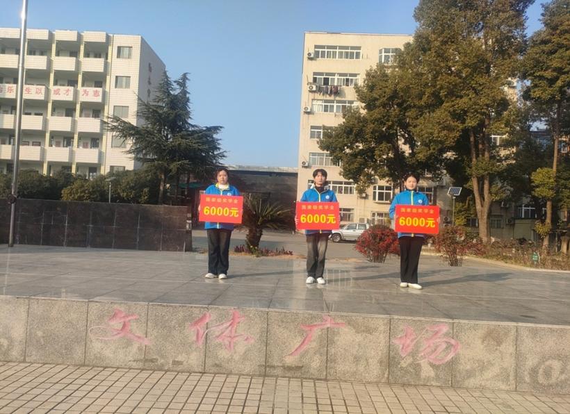 中职国奖 青春榜样——我校举行2022-2023学年中职国家奖学金发放仪式(图2)