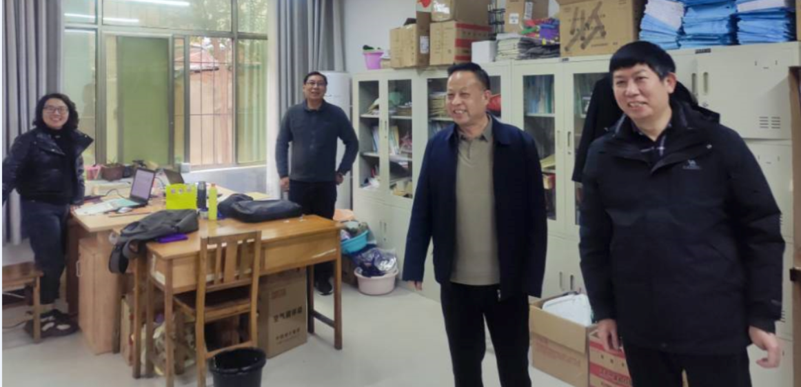 凝心聚力加油干 元气满满谱新篇 --学校领导班子走访各科室送新春祝福(图1)