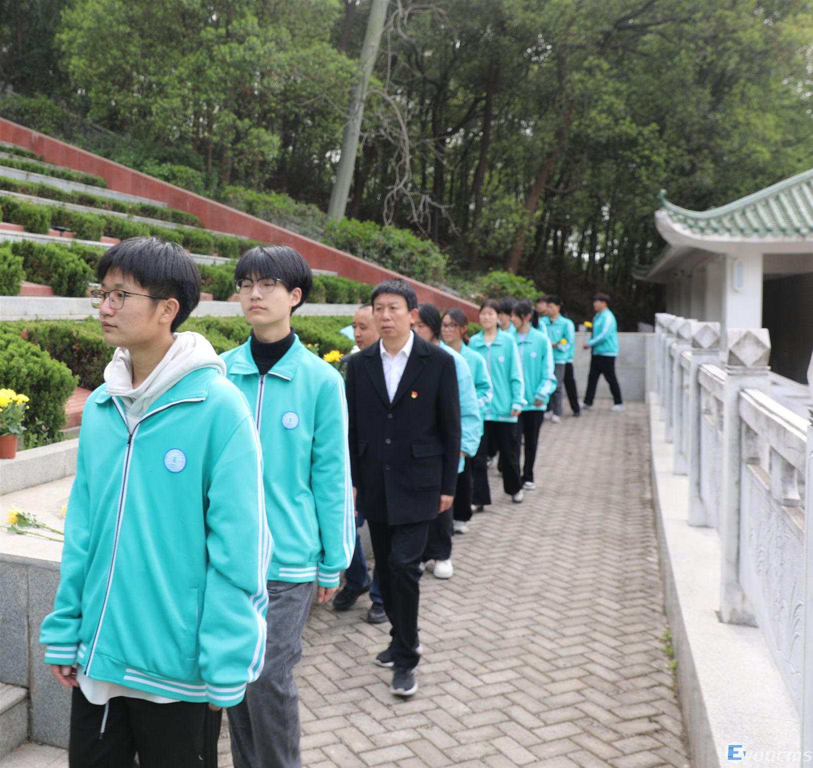 工建学校组织开展清明祭英烈活动(图2)