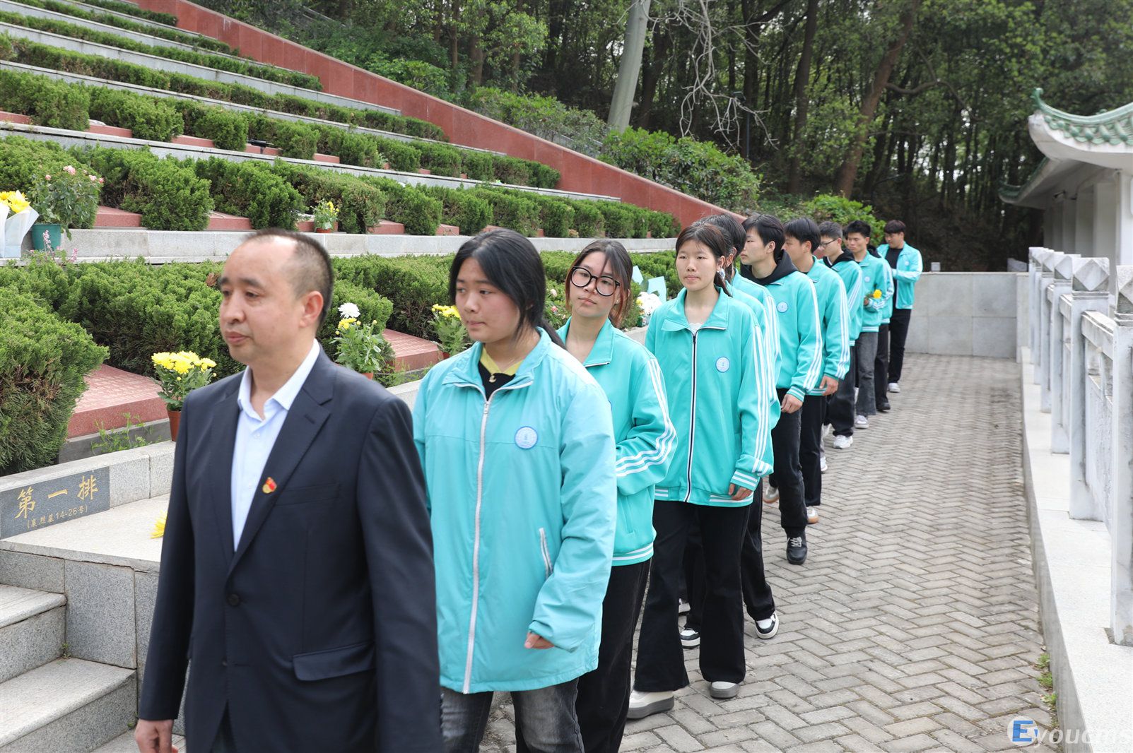 工建学校组织开展清明祭英烈活动(图3)