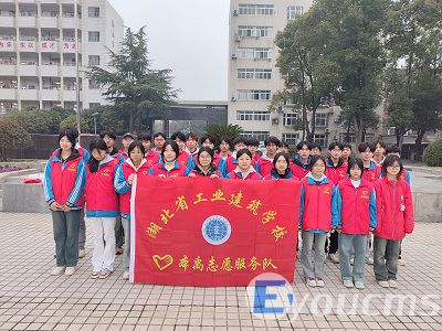 校团委积极开展校内学雷锋劳动(图1)