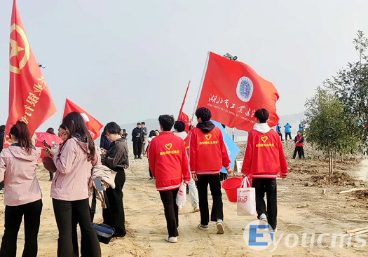 工建学校参加“绿满襄阳，共植青年林”公益植树活动(图3)
