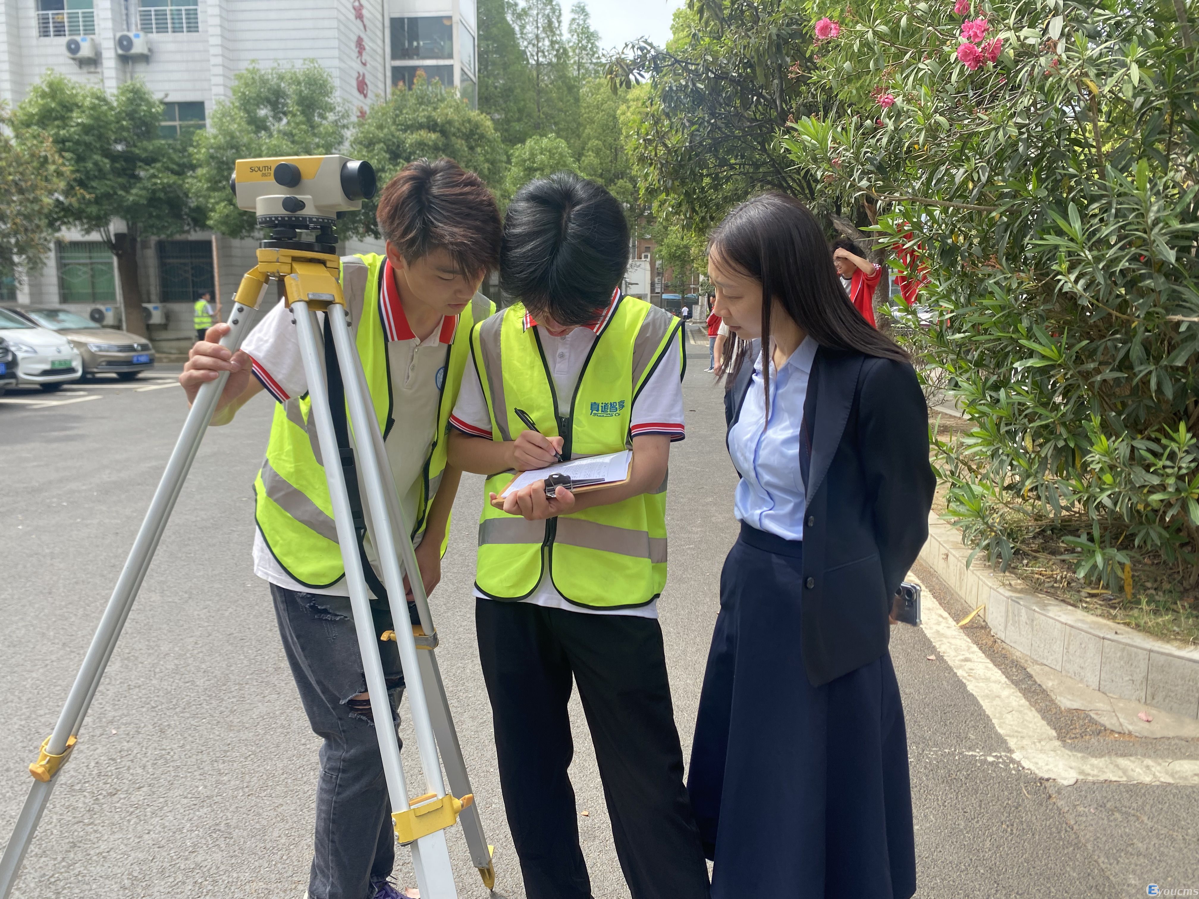 我校2025年职业教育活动周系列报道(二): 技能激扬青春 专业铸就梦想 ——建筑和计算机专业竞赛活动纪实(图4) 我校2025年职业教育活动周系列报道(二): 技能激扬青春 专业铸就梦想 ——建筑和计算机专业竞赛活动纪实(图4)