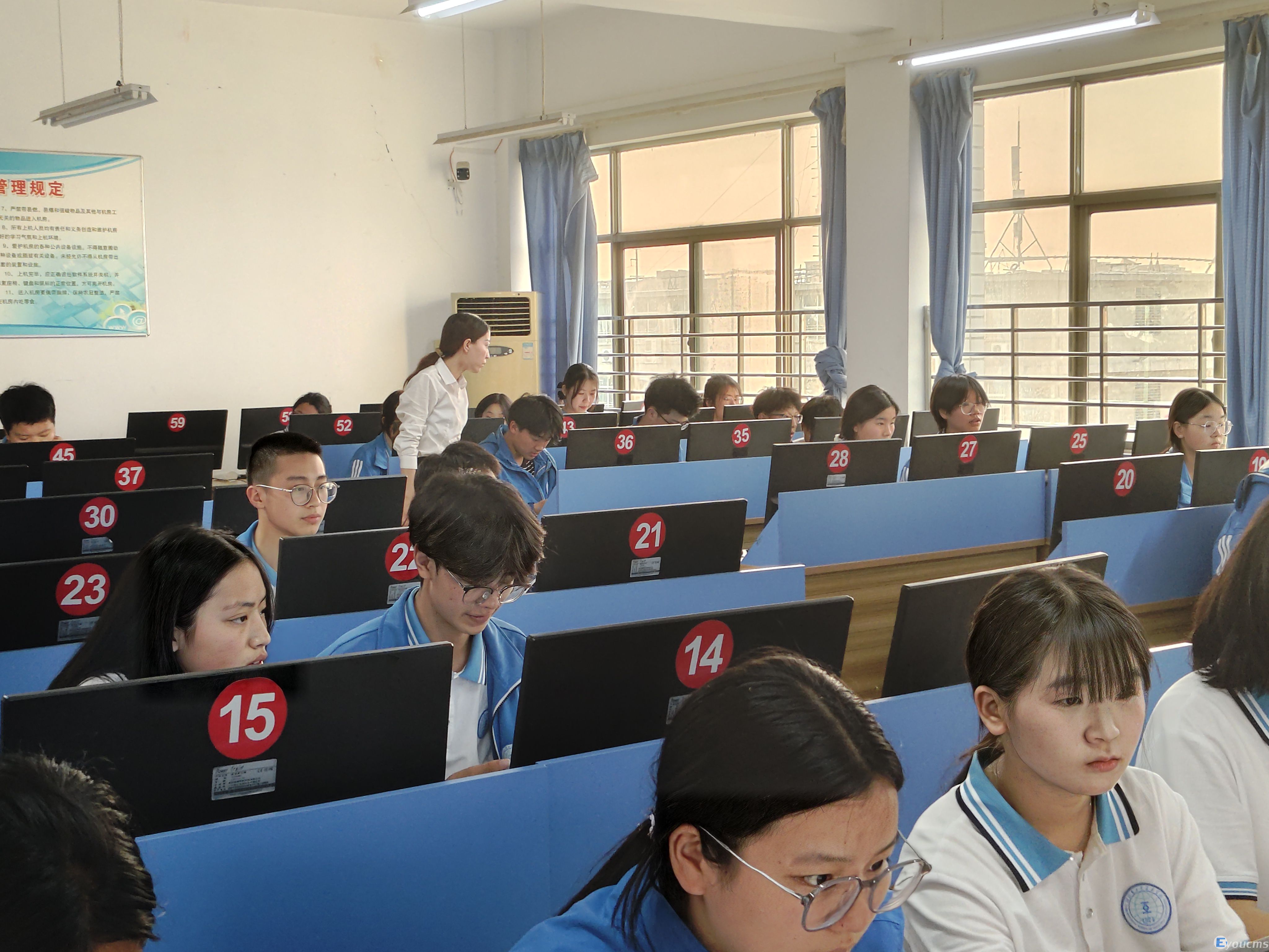 我校2025年职业教育活动周系列报道(二): 技能激扬青春 专业铸就梦想 ——建筑和计算机专业竞赛活动纪实(图7) 我校2025年职业教育活动周系列报道(二): 技能激扬青春 专业铸就梦想 ——建筑和计算机专业竞赛活动纪实(图7)