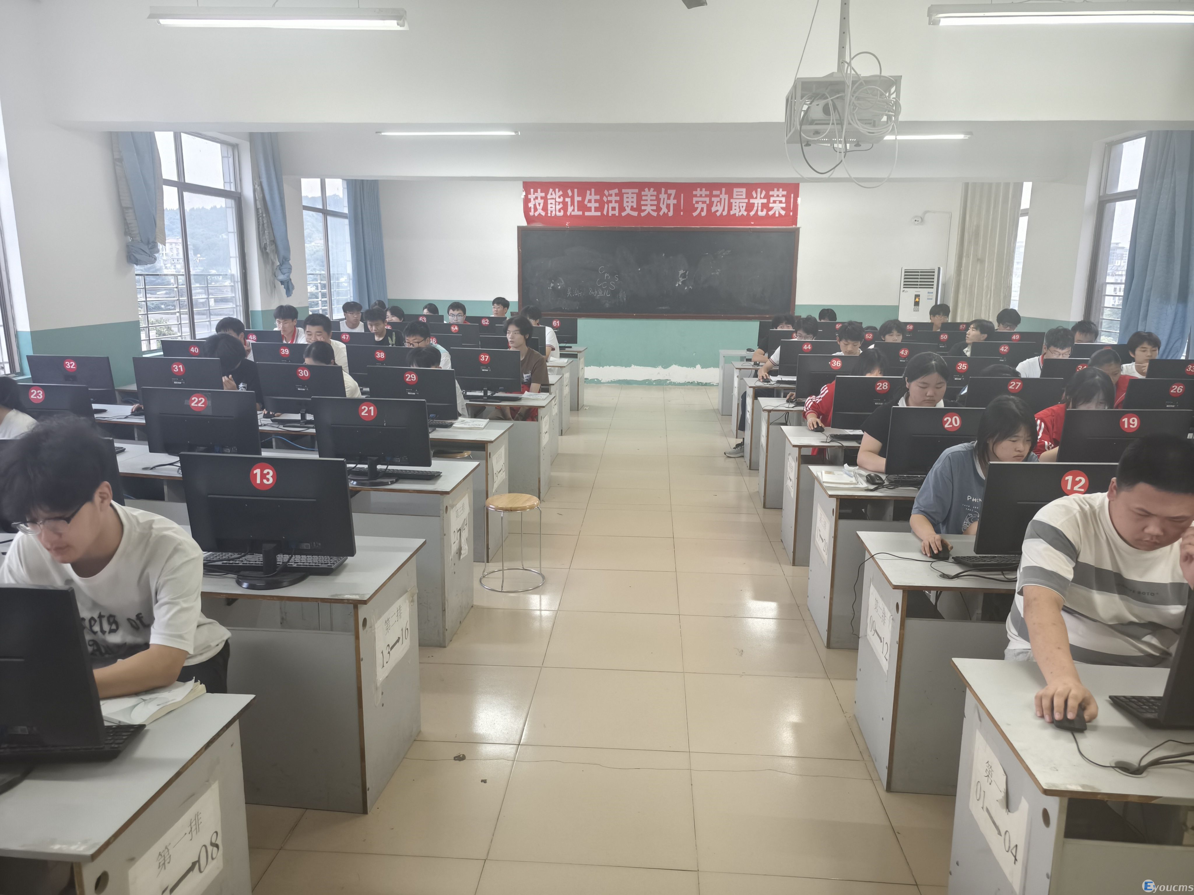 我校2025年职业教育活动周系列报道(二): 技能激扬青春 专业铸就梦想 ——建筑和计算机专业竞赛活动纪实(图8) 我校2025年职业教育活动周系列报道(二): 技能激扬青春 专业铸就梦想 ——建筑和计算机专业竞赛活动纪实(图9)