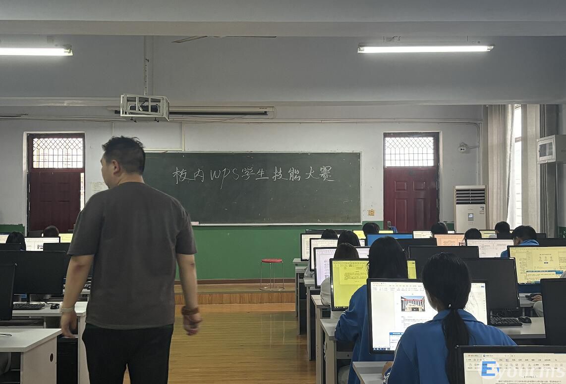 我校2025年职业教育活动周系列报道(二): 技能激扬青春 专业铸就梦想 ——建筑和计算机专业竞赛活动纪实(图8) 我校2025年职业教育活动周系列报道(二): 技能激扬青春 专业铸就梦想 ——建筑和计算机专业竞赛活动纪实(图8)