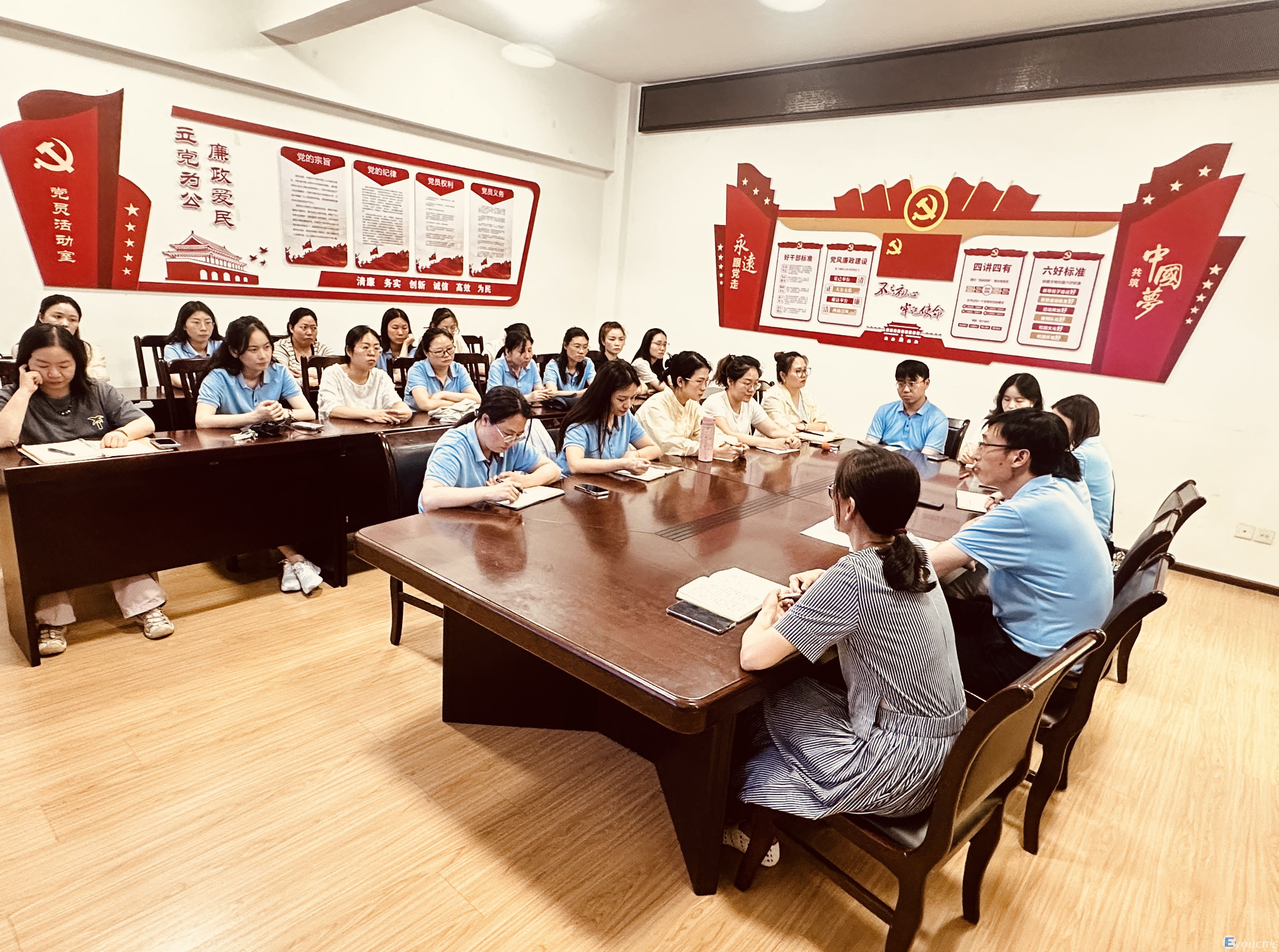 凝心聚力,冲刺巅峰 ————学校顺利召开2025年襄阳市教师教学能力比赛备赛工作部署与推进会议(图2) 凝心聚力,冲刺巅峰 ——学校召开2025年襄阳市教师教学能力比赛备赛推进会(图2)