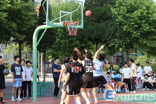 我校2022届毕业篮球友谊赛圆满举行(图2)