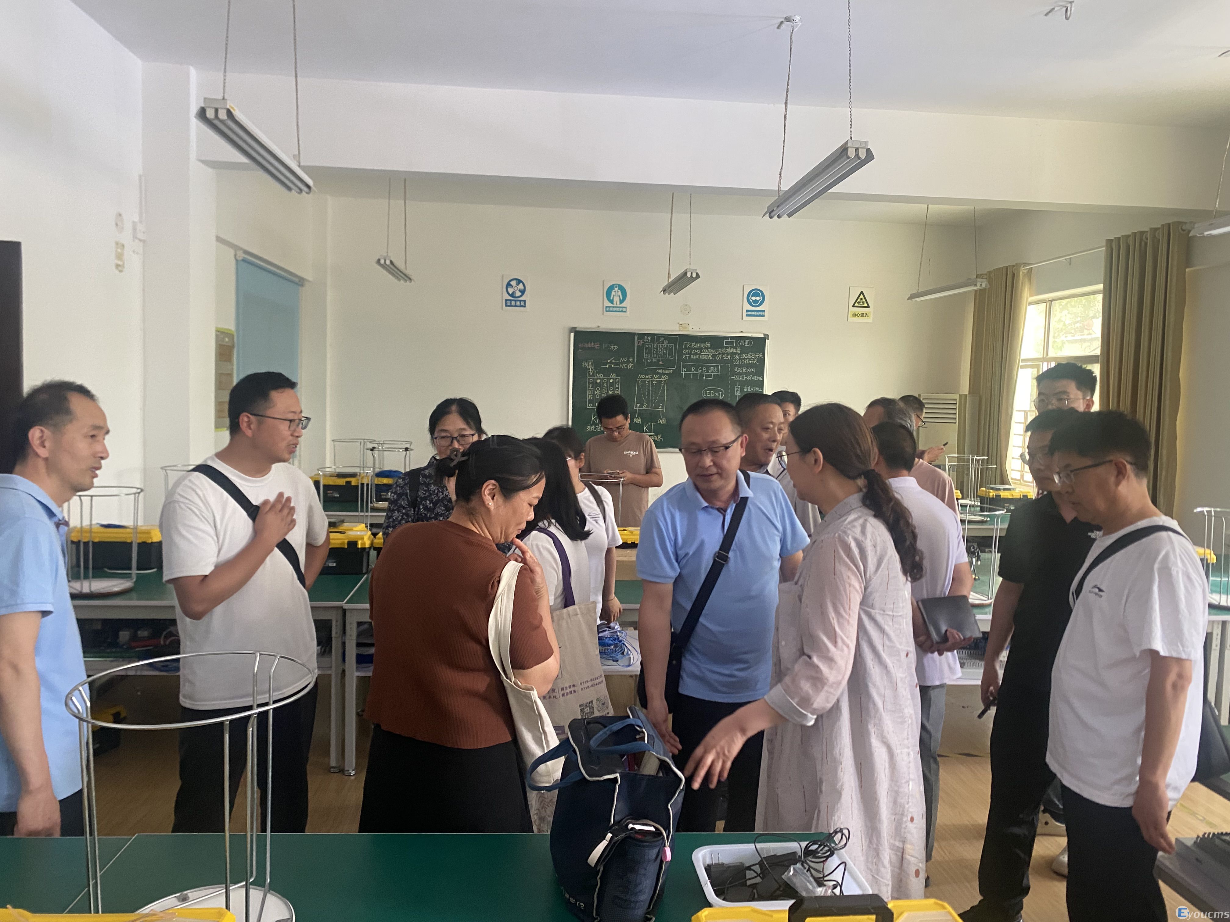 聚焦课堂实践，共研教学创新 ——襄阳市中职（技工）学校电气电子中心教研组教研活动在我校顺利举行(图9)