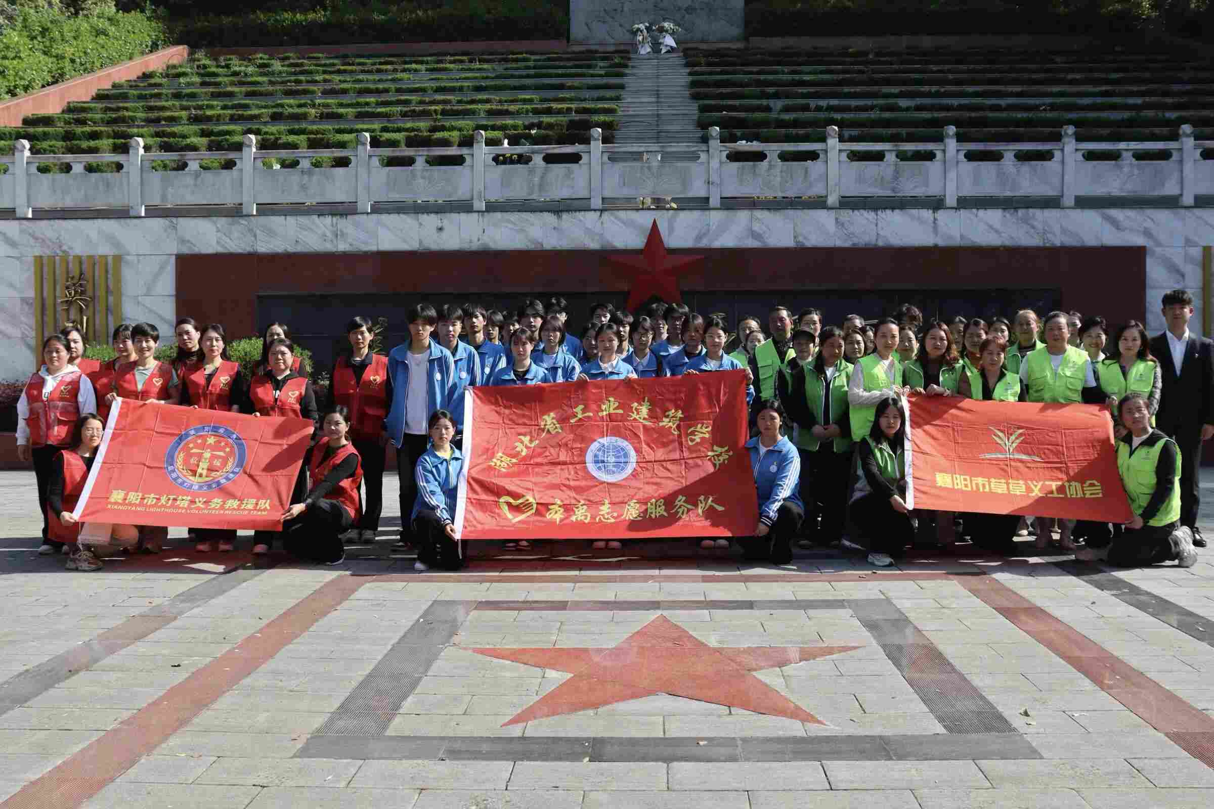 缅怀先烈砺初心 党课铸魂强使命 我校开展清明祭扫革命烈士陵园活动(图7)