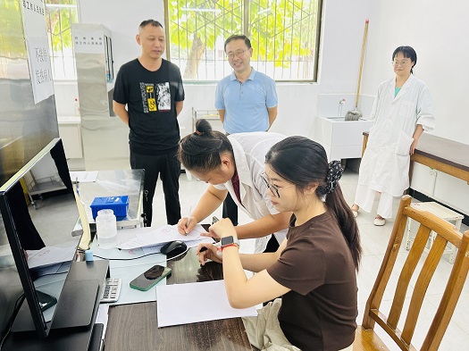 夯实卫生健康保障防线 ,筑牢平安校园防护根基(图1) 夯实卫生健康保障防线 ,筑牢平安校园防护根基(图1)