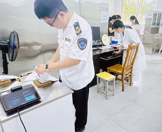 夯实卫生健康保障防线 ,筑牢平安校园防护根基(图2) 夯实卫生健康保障防线 ,筑牢平安校园防护根基(图2)