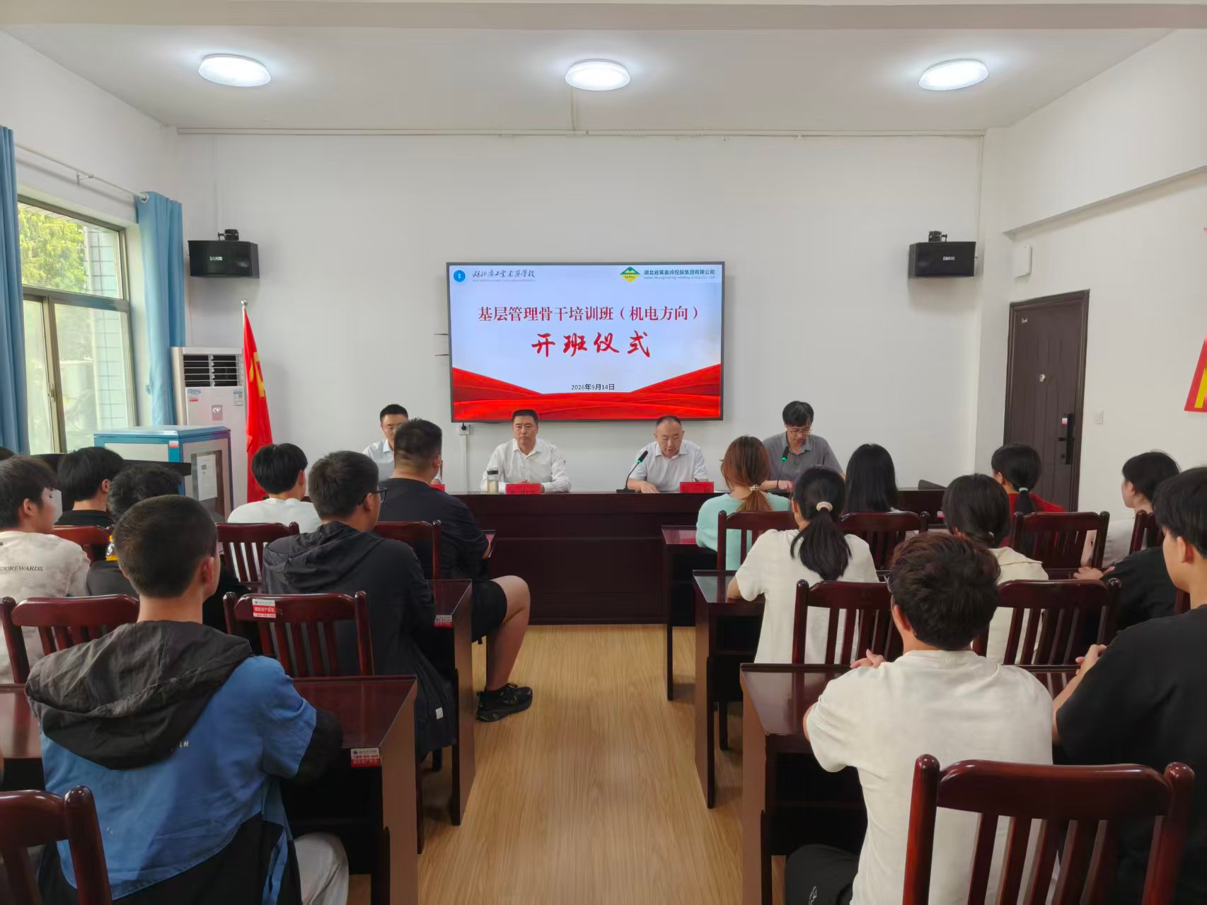 校企携手 薪火相传(图1) 校企携手 薪火相传(图1)