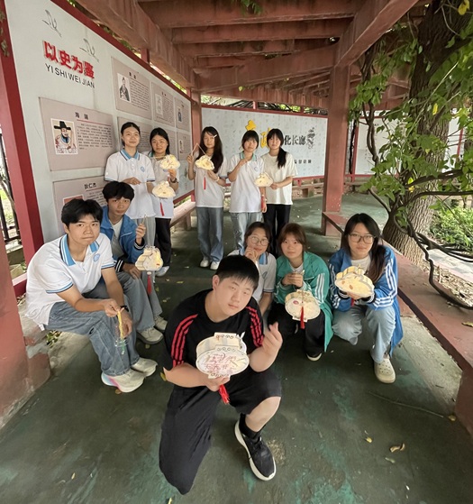 我校“心灵之家”心理社团开展中秋月兔灯笼手工活动(图3)