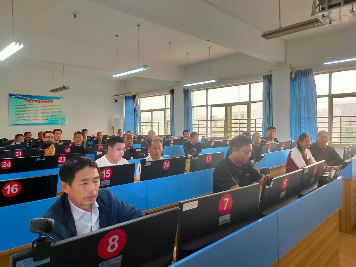 以考促学强本领 匠心赋能助振兴 —— 谷城县乡村建设工匠考试在湖北省工业建筑学校顺利举行(图1) 以考促学强本领 匠心赋能助振兴 —— 谷城县乡村建设工匠考试在湖北省工业建筑学校顺利举行(图1)