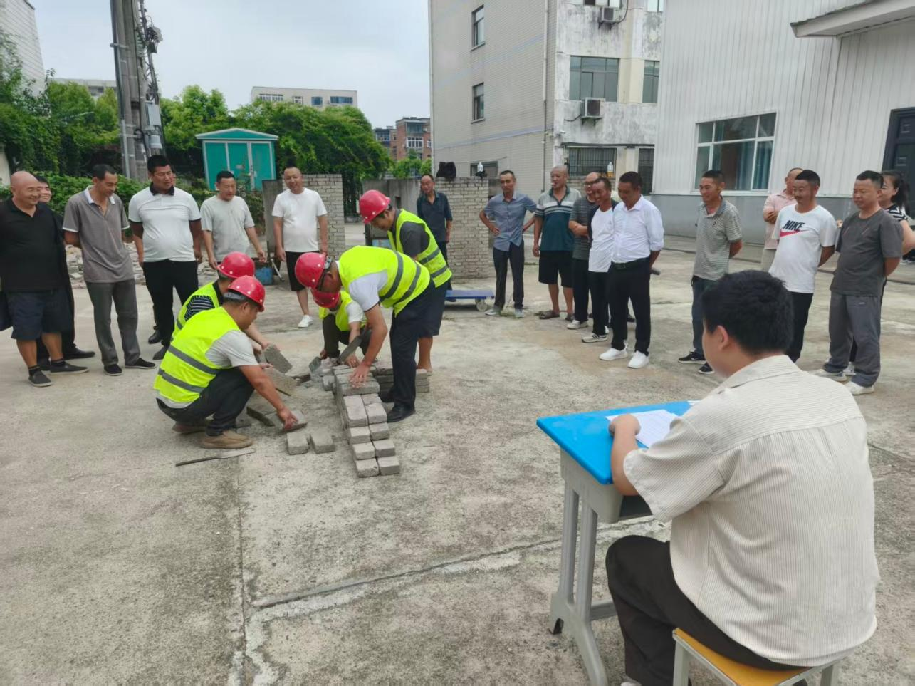 以考促学强本领 匠心赋能助振兴 —— 谷城县乡村建设工匠考试在湖北省工业建筑学校顺利举行(图2) 以考促学强本领 匠心赋能助振兴 —— 谷城县乡村建设工匠考试在湖北省工业建筑学校顺利举行(图2)