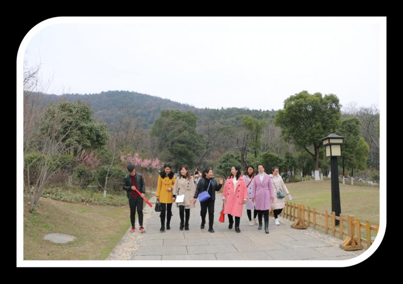 湖北省工业建筑学校三月八日女工“相聚习家池 畅享自然美”(图1)